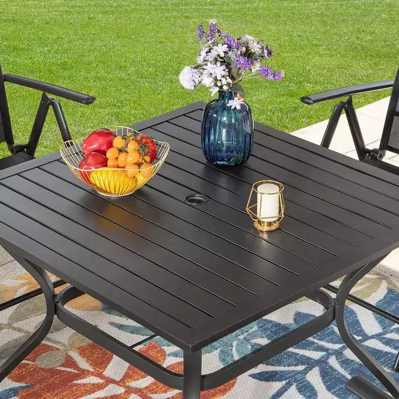 Ensemble de patio 5 pièces avec table carrée et chaises inclinables en toile avec accoudoirs - Captiva Designs : Mobilier de salle à manger d'extérieur