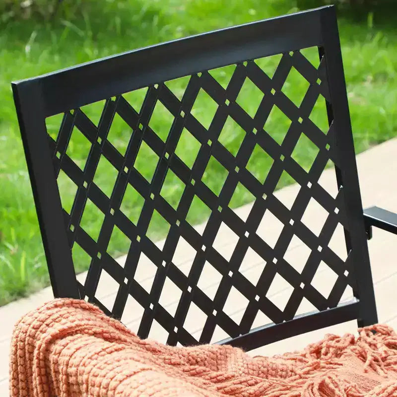 Ensemble de patio 5 pièces avec table carrée en métal grillagé de 94 cm avec trou pour parasol et chaises avec accoudoirs - Captiva Designs : Ensemble de mobilier d'extérieur