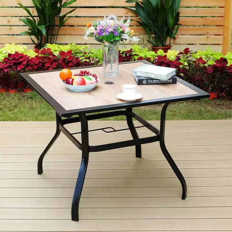 Ensemble de patio 5 pièces avec table imitation bois et chaises en métal - Captiva Designs