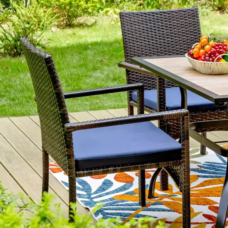 Ensemble de salle à manger de patio 3 pièces avec table carrée en métal de 56 cm avec trou pour parasol et 2 chaises en rotin - Noir - Captiva Designs