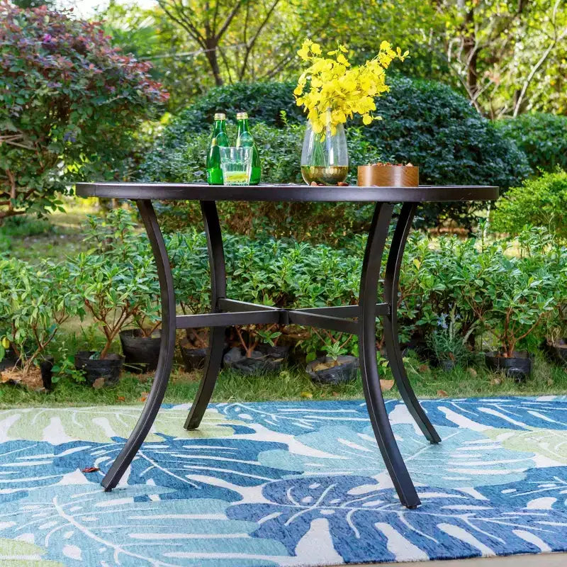 Ensemble de repas extérieur 5 pièces avec chaises pivotantes et coussins et table ronde en métal avec trou pour parasol - Noir - Captiva Designs
