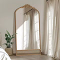 Miroir mural marron avec cadre en bois massif classique sculpté de 94 cm (37 po) de large x 180 cm (71 po) de haut avec fond en rotin