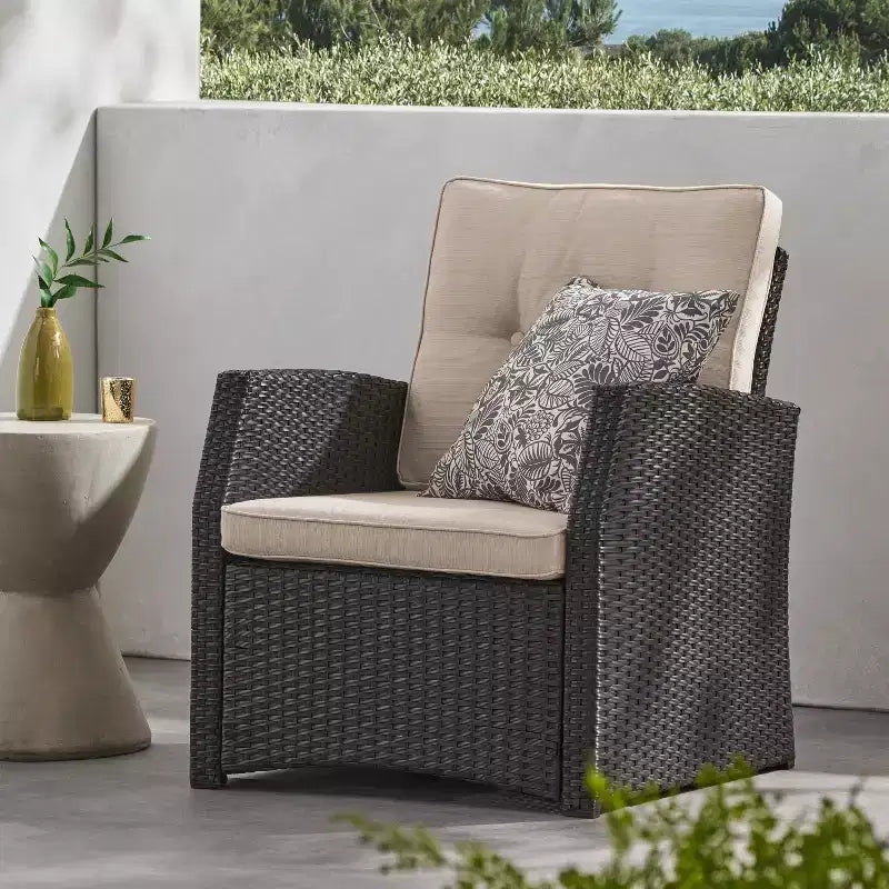 Christopher Knight Home Sanger fauteuil de club d'extérieur en osier avec coussins capitonnés, marron foncé/beige