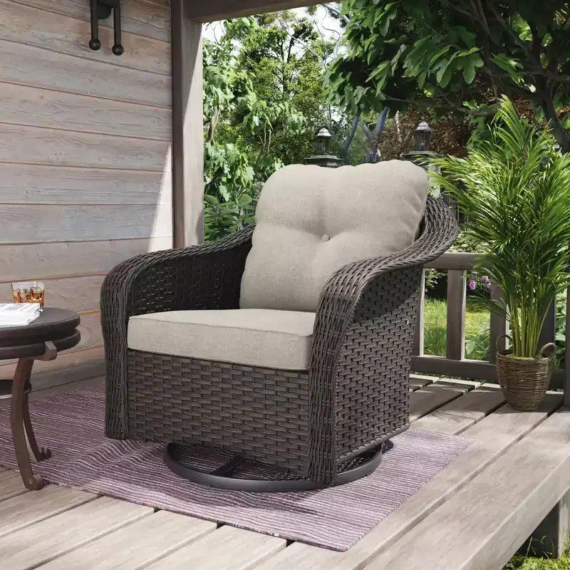 Fauteuil à bascule d'extérieur UPTIOT en osier/rotin avec coussins