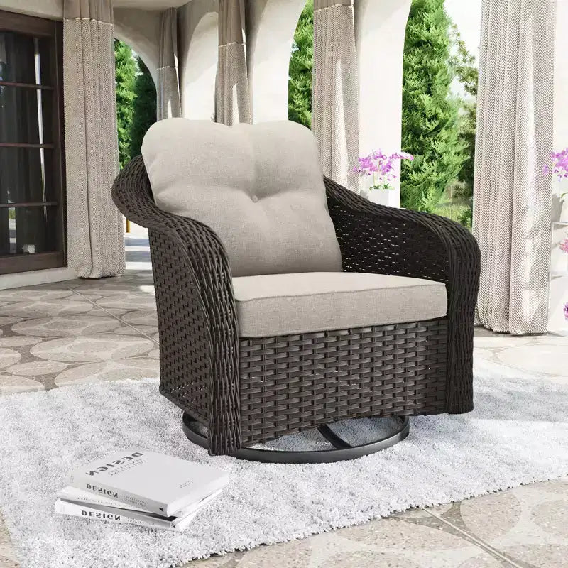 Fauteuil à bascule d'extérieur UPTIOT en osier/rotin avec coussins