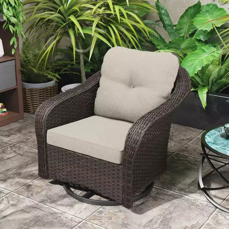 Fauteuil à bascule d'extérieur UPTIOT en osier/rotin avec coussins