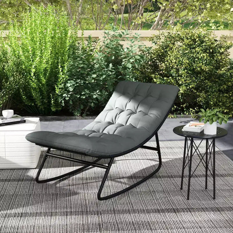 Outsunny Lot de 2 fauteuils à bascule d'extérieur avec coussins épais, Ensemble de chaises à bascule de patio avec sièges profonds en maille, Cadre en acier pour intérieur, porche, Gris foncé