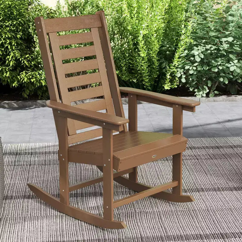 Outsunny Lot de 2 chaises à bascule d'extérieur, fauteuils à bascule de terrasse en PEHD avec dossier haut de 71 cm, accoudoirs larges et assise à lattes pour porche, jardin, balcon
