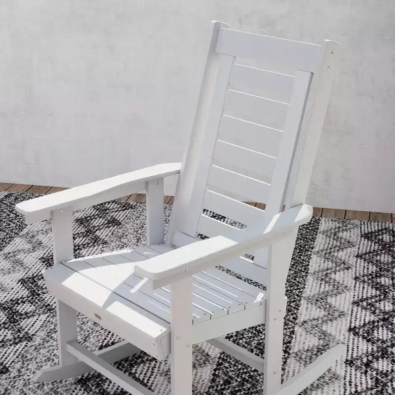 Outsunny Lot de 2 chaises à bascule d'extérieur, fauteuils à bascule de terrasse en PEHD avec dossier haut de 71 cm, accoudoirs larges et assise à lattes pour porche, jardin, balcon