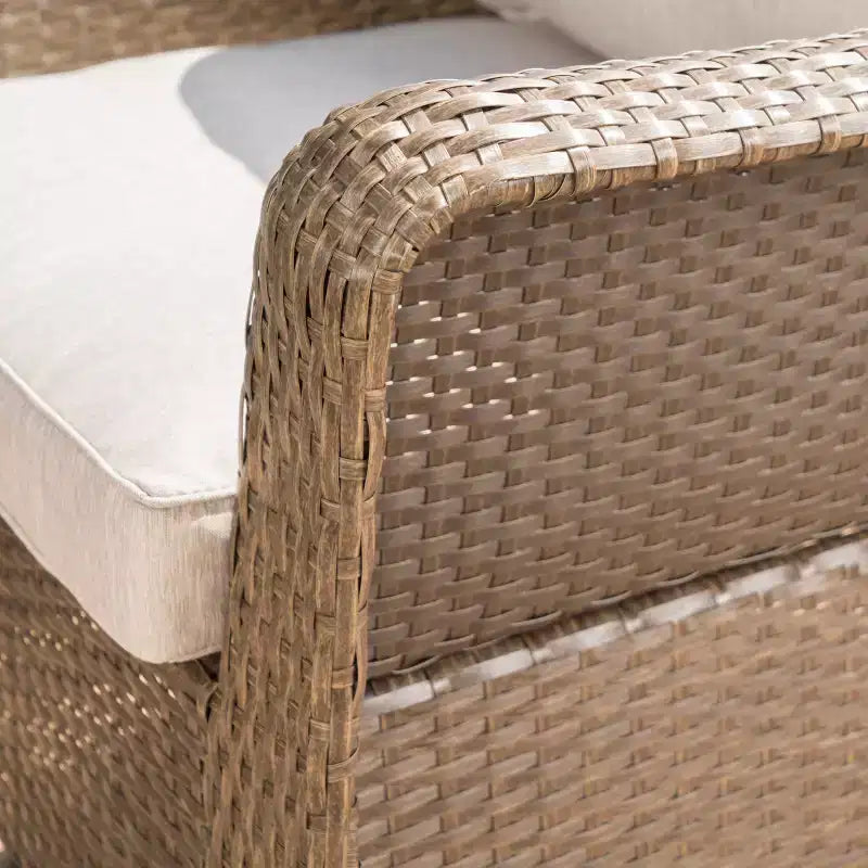 Fauteuils de club pivotants d'extérieur en osier Christopher Knight Home Liam avec coussins (lot de 2)
