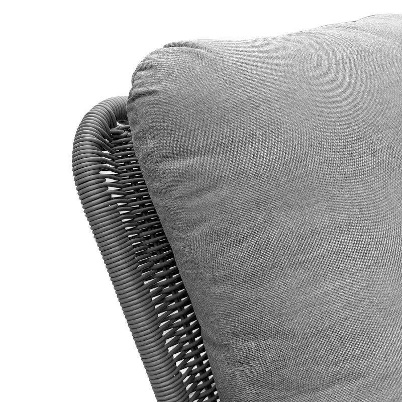 Fauteuil à bascule élégant en osier avec coussins, fauteuil à bascule en bois avec accoudoirs en rotin, parfait pour l'intérieur et l'extérieur - ModernLuxe