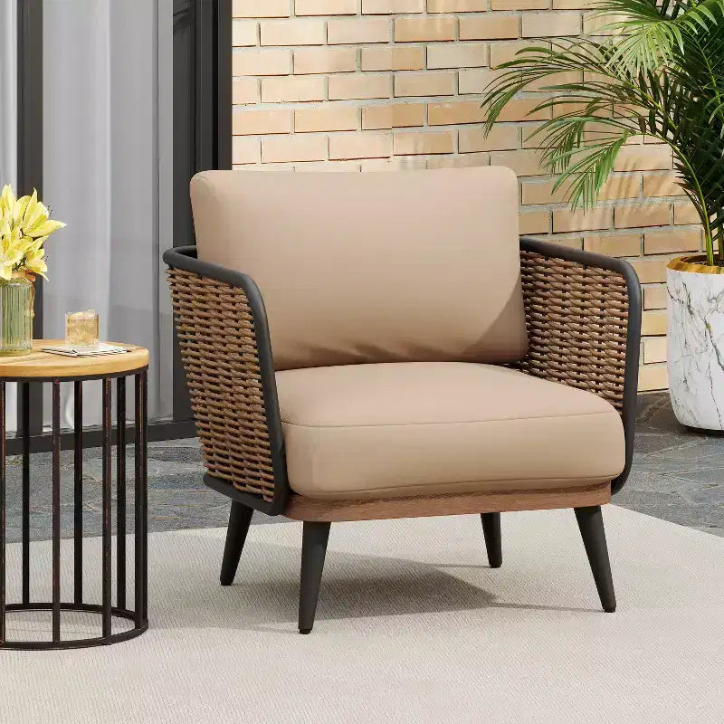 Christopher Knight Home Fauteuil de jardin Bonita en fer rustique et rotin avec coussins, beige