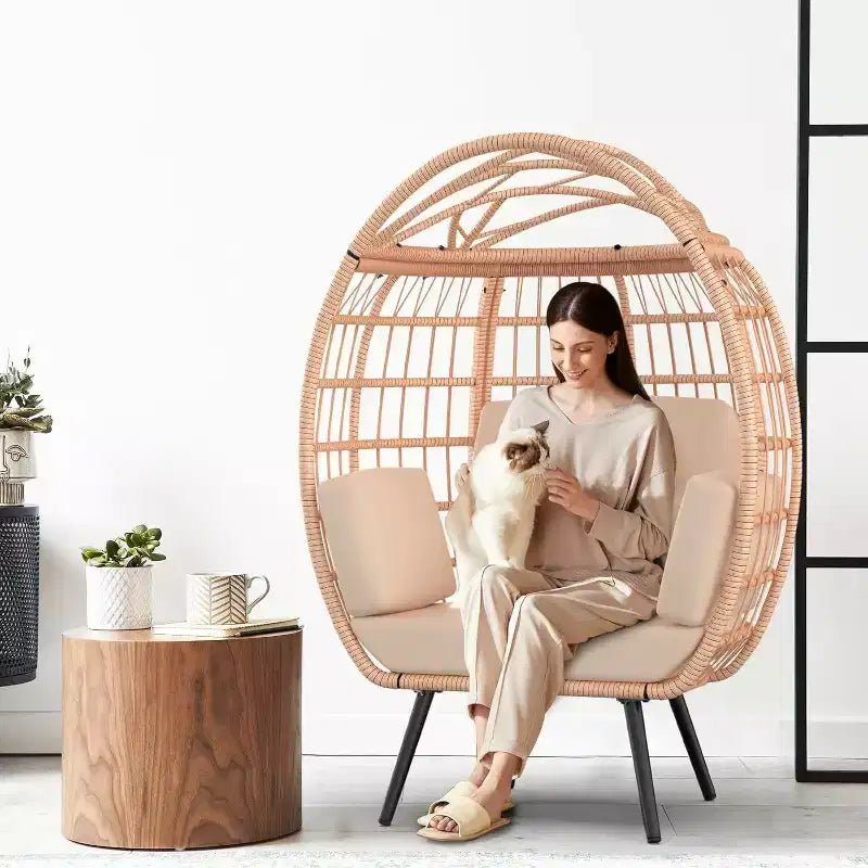 Fauteuil œuf surdimensionné avec coussins résistants aux UV, osier tout temps pour l'intérieur/extérieur, capacité de 168 kg, beige