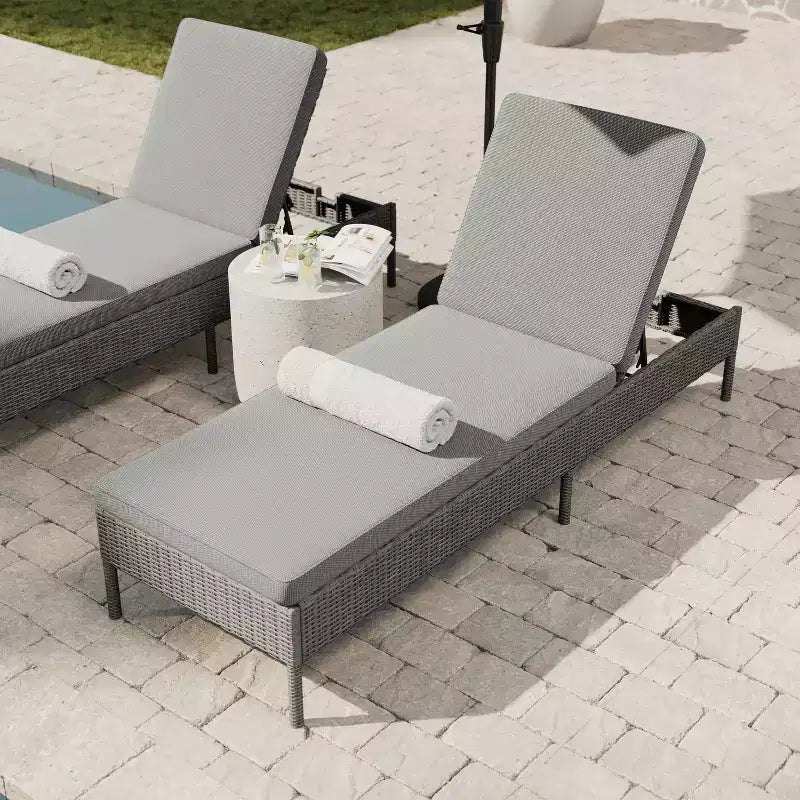 Chaise longue réglable d'intérieur-extérieur Martha Stewart Bedford en résine tressée avec coussins tout temps