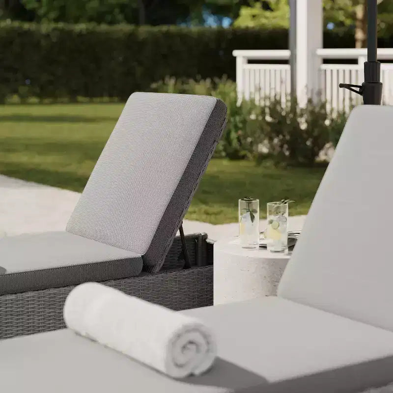 Chaise longue réglable d'intérieur-extérieur Martha Stewart Bedford en résine tressée avec coussins tout temps