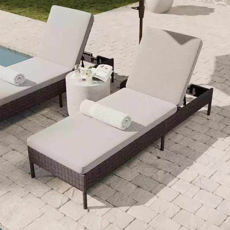 Chaise longue réglable d'intérieur-extérieur Martha Stewart Bedford en résine tressée avec coussins tout temps