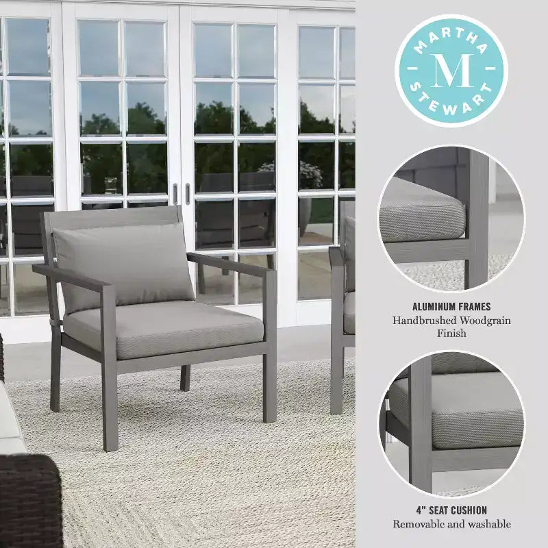 Lot de 2 fauteuils d'appoint Martha Stewart Bedford pour l'intérieur et l'extérieur, avec finition en aluminium brossé aspect bois et coussins d'assise et de dossier résistants aux intempéries