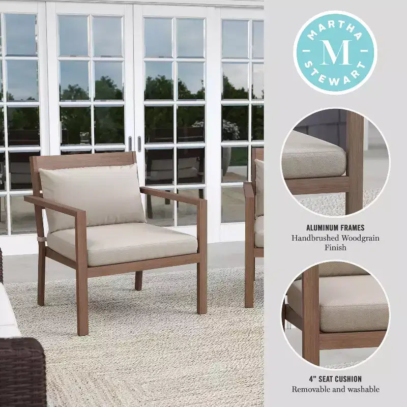 Lot de 2 fauteuils d'appoint Martha Stewart Bedford pour l'intérieur et l'extérieur, avec finition en aluminium brossé aspect bois et coussins d'assise et de dossier résistants aux intempéries
