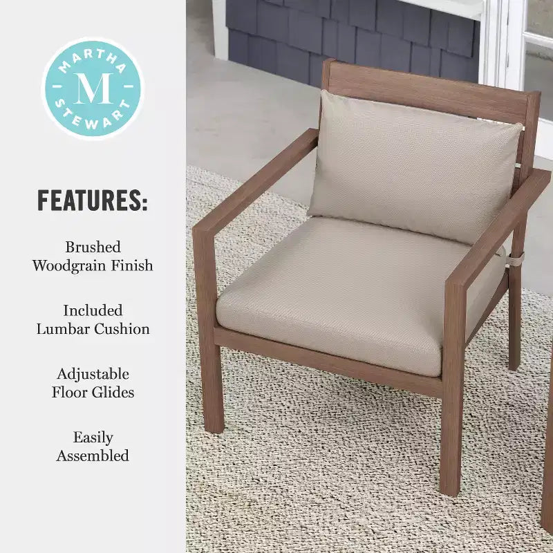 Lot de 2 fauteuils d'appoint Martha Stewart Bedford pour l'intérieur et l'extérieur, avec finition en aluminium brossé aspect bois et coussins d'assise et de dossier résistants aux intempéries