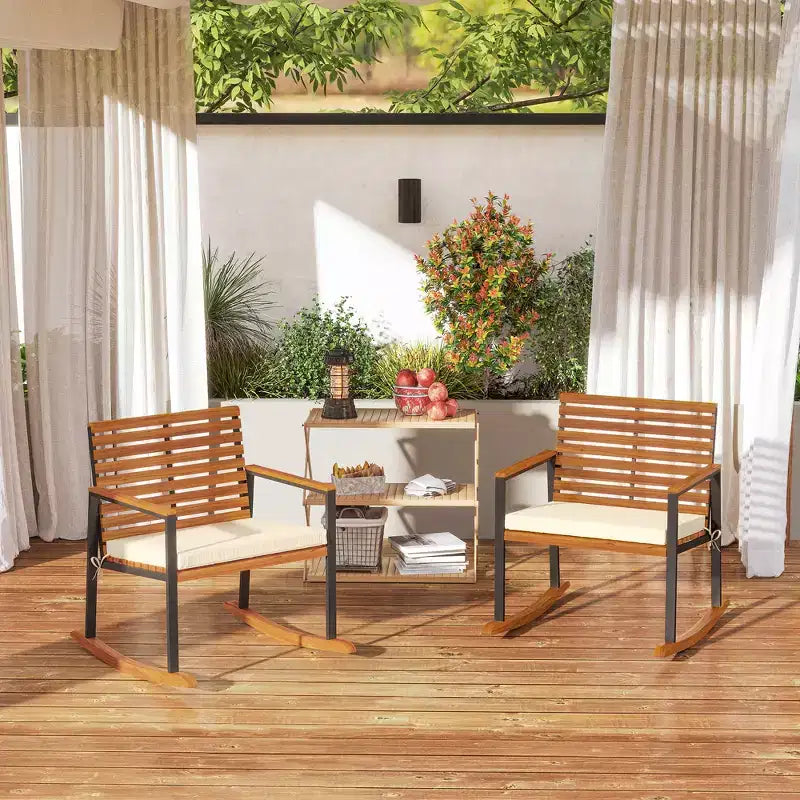 Outsunny Lot de 2 chaises à bascule d'extérieur en bois d'acacia avec accoudoirs et coussin, blanc crème