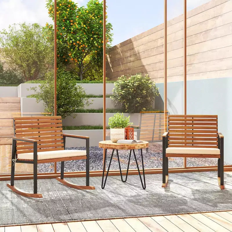 Outsunny Lot de 2 chaises à bascule d'extérieur en bois d'acacia avec accoudoirs et coussin, blanc crème