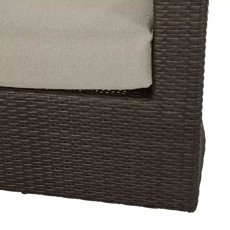 Fauteuils de club pivotants d'extérieur en osier Christopher Knight Home Darius avec coussin (lot de 2)