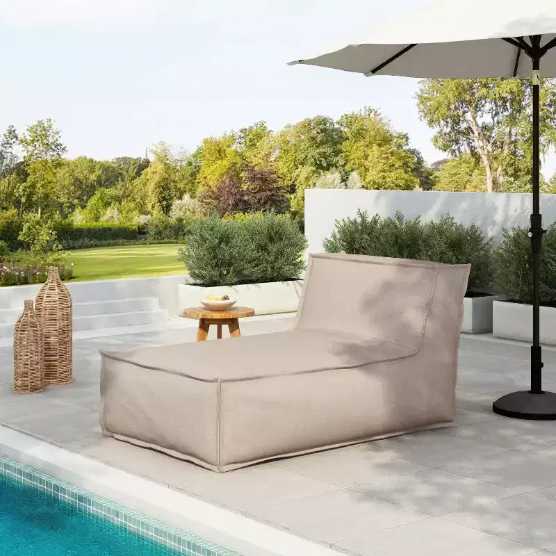 Fauteuil lounge poire d'extérieur moderne, minimaliste et polyvalent Christopher Knight Home Maegan