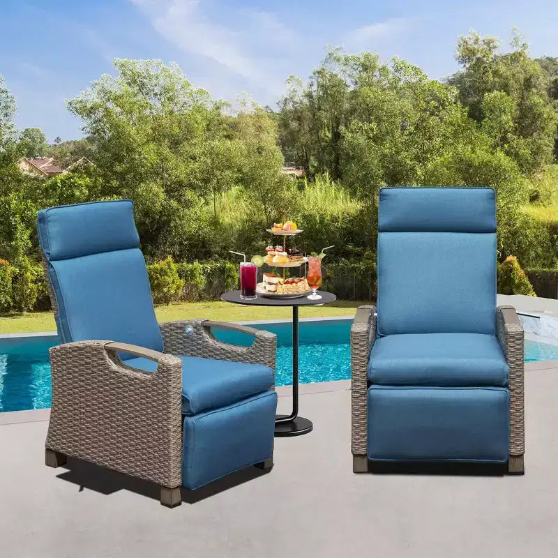 Okak 90-150 Chaise longue de patio avec repose-pieds réglable et cadre en rotin, fauteuil d'extérieur avec table d'appoint, charge maximale 159 kg