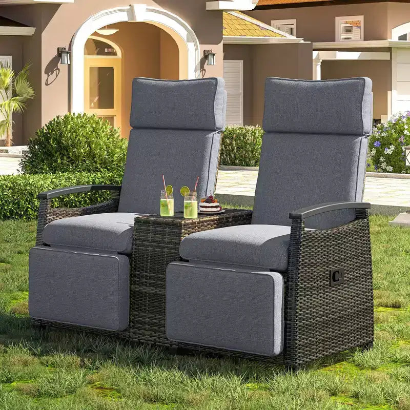 Causeuse inclinable Okak 80-145 avec table de rangement intégrée, dossier haut et repose-pieds réglable, chaise longue d'extérieur pour porche et jardin