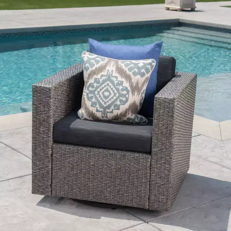 Fauteuils d'appoint pivotants Okak 360 pour terrasse, fauteuils d'extérieur en rotin PE avec base en fer et dossier rembourré, sièges de mobilier de terrasse, individuel, marron/beige