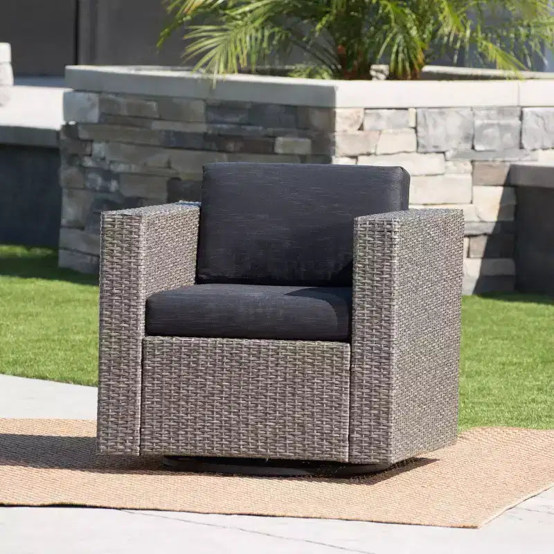 Fauteuils d'appoint pivotants Okak 360 pour terrasse, fauteuils d'extérieur en rotin PE avec base en fer et dossier rembourré, sièges de mobilier de terrasse, individuel, marron/beige