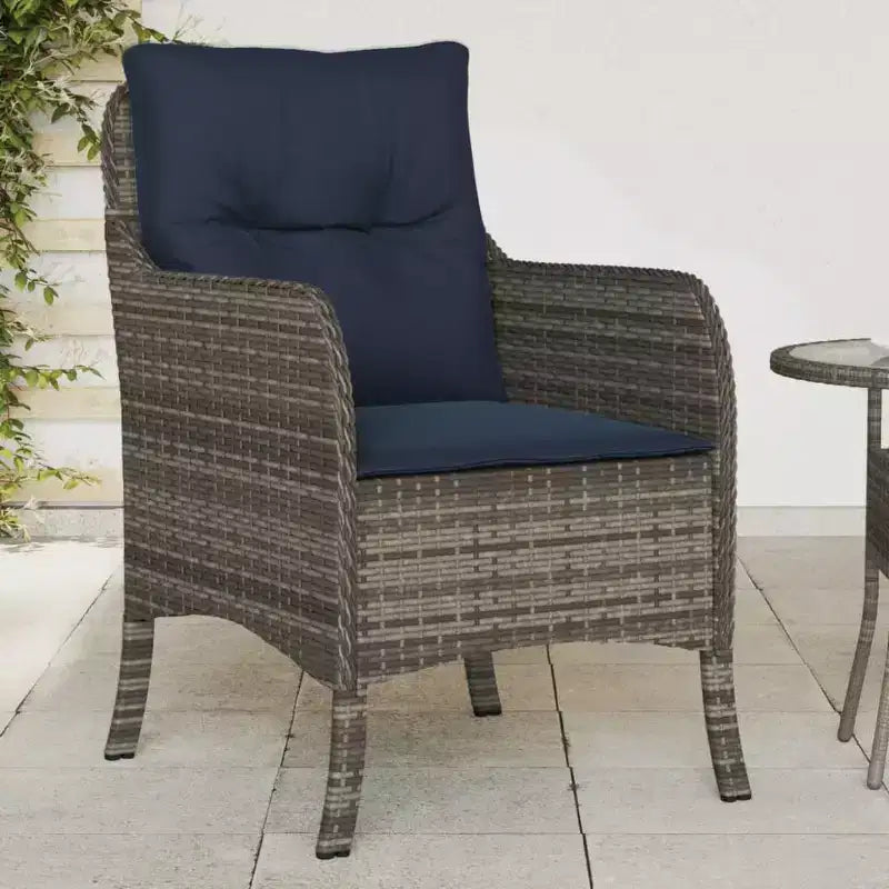 vidaXL Lot de 2 chaises de jardin en poly rotin gris – Coussins bleu marine, résistantes aux intempéries, pour jardin/extérieur, housses lavables, 23x26,4x33,9