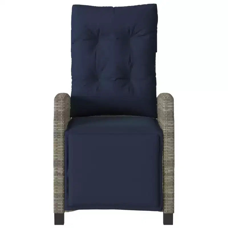 vidaXL Chaise longue de jardin inclinable avec repose-pieds - Rotin synthétique gris et coussin bleu marine, Résistant aux intempéries, Dossier réglable pour extérieur/jardin/terrasse