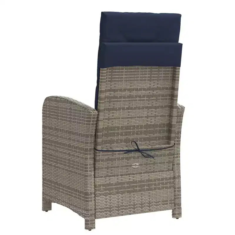 vidaXL Chaise longue de jardin inclinable avec repose-pieds - Rotin synthétique gris et coussin bleu marine, Résistant aux intempéries, Dossier réglable pour extérieur/jardin/terrasse
