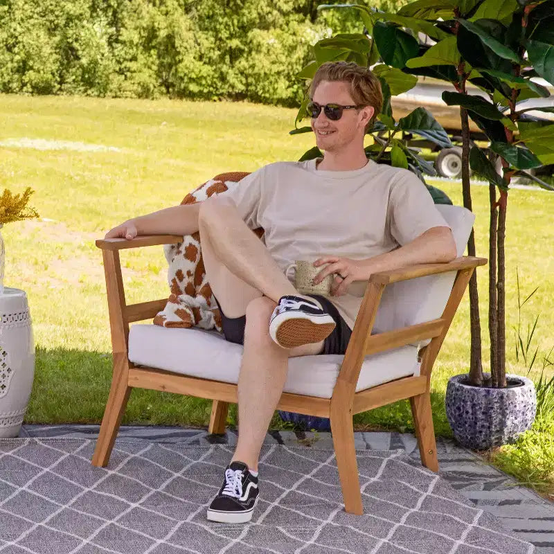 Fauteuil de jardin Sunnydaze Bodie en bois d'acacia avec coussins blanc cassé - Naturel