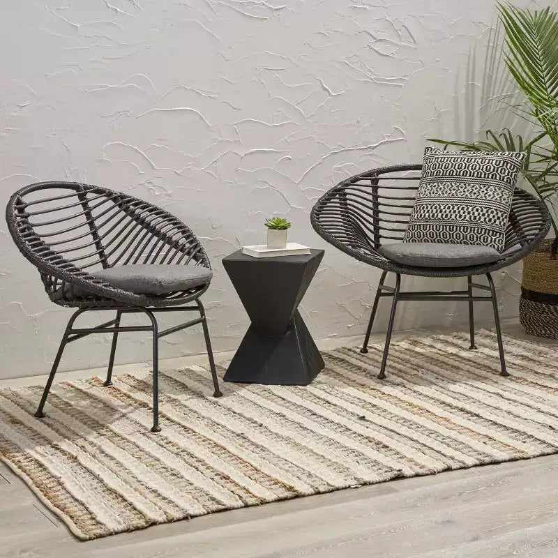 Christopher Knight Home San Antonio Chaises d'extérieur en osier tressé avec coussins (Lot de 2)