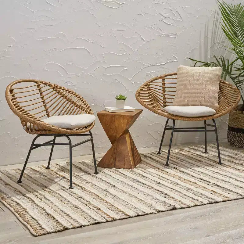 Christopher Knight Home San Antonio Chaises d'extérieur en osier tressé avec coussins (Lot de 2)
