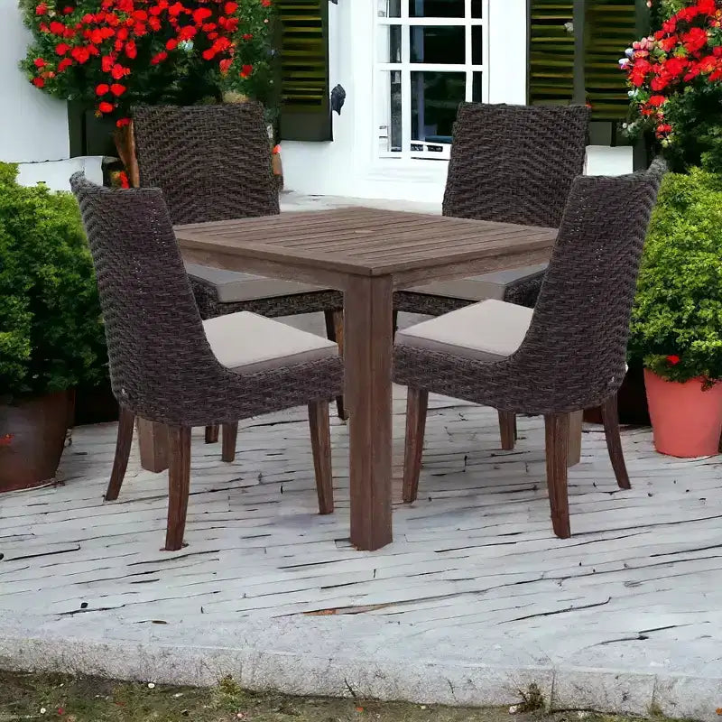 Ensemble de salle à manger 5 pièces en teck FSC décontracté Courtyard Bermudes 99 cm carré comprenant une table à manger carrée de 99 cm et quatre chaises de salle à manger