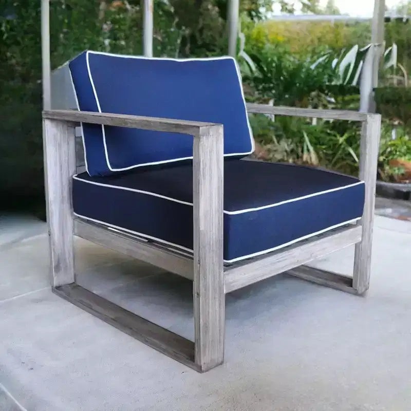 Fauteuil de jardin moderne Courtyard Casual Driftwood Gray Teak North Shore avec coussins