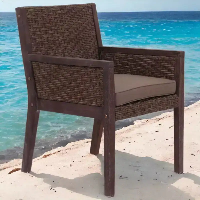 Chaise de salle à manger Courtyard Casual Buena Vista II en bois d'eucalyptus teinté, emballage démonté, coussin emballé dans une boîte mais vendu séparément