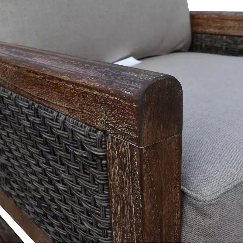 Chaise de club Courtyard Casual Bermuda en teck FSC, couleur taupe rustique et osier gris vieilli, entièrement assemblée