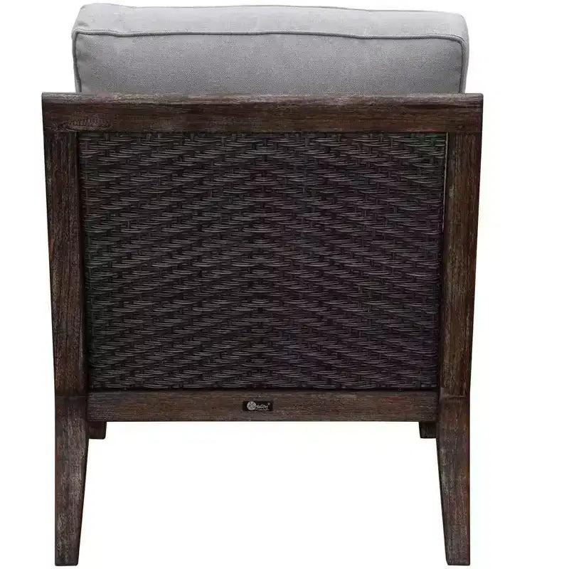 Chaise de club Courtyard Casual Bermuda en teck FSC, couleur taupe rustique et osier gris vieilli, entièrement assemblée