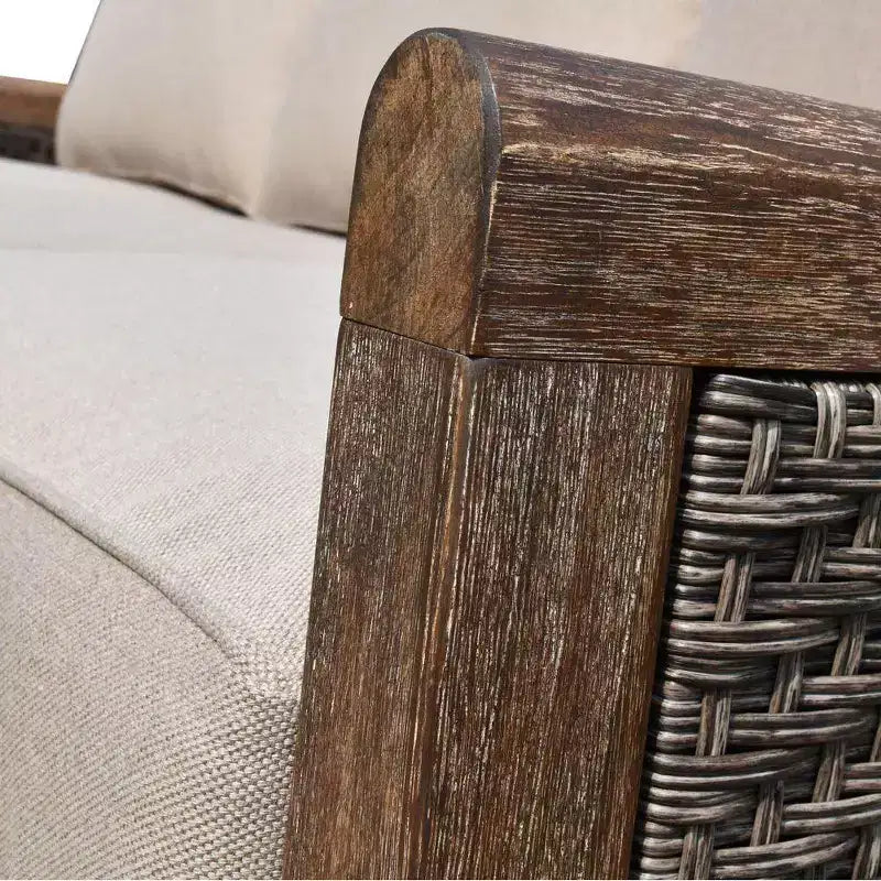 Chaise de club Courtyard Casual Bermuda en teck FSC, couleur taupe rustique et osier gris vieilli, entièrement assemblée