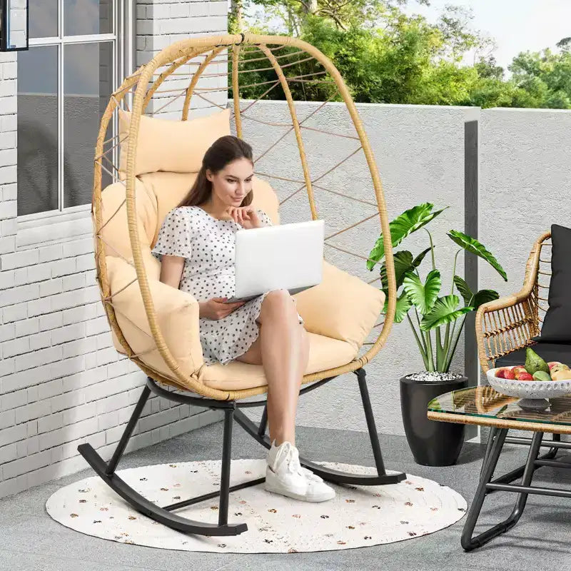 Fauteuil œuf en rotin pour patio, fauteuil lounge résilient avec coussin