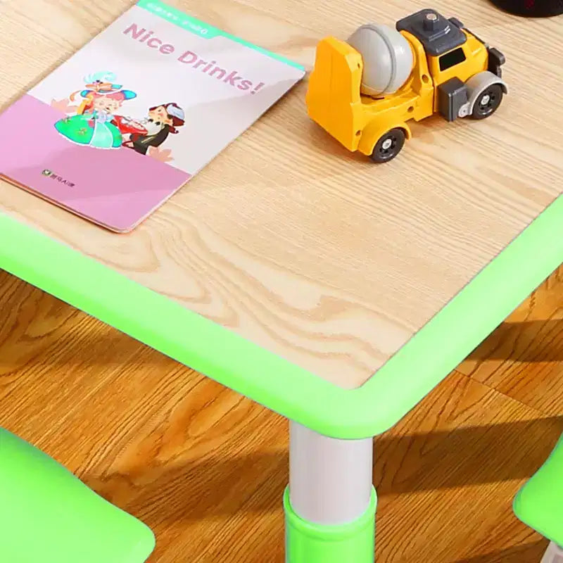 Ensemble table et 4 chaises GustoWave pour enfants, table réglable en hauteur (23") et 4 chaises pour tout-petits avec pieds antidérapants et plateau de bureau anti-graffiti avec organisateur