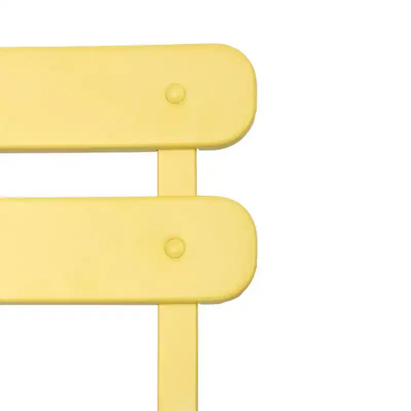 1 ensemble de 3 pièces en métal comprenant des chaises et tables de bistrot de terrasse ou balcon, de couleur jaune.