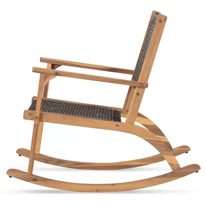 Fauteuil à bascule moderne GDFStudio Antonio en bois d'acacia avec dossier et assise en osier (lot de 2)