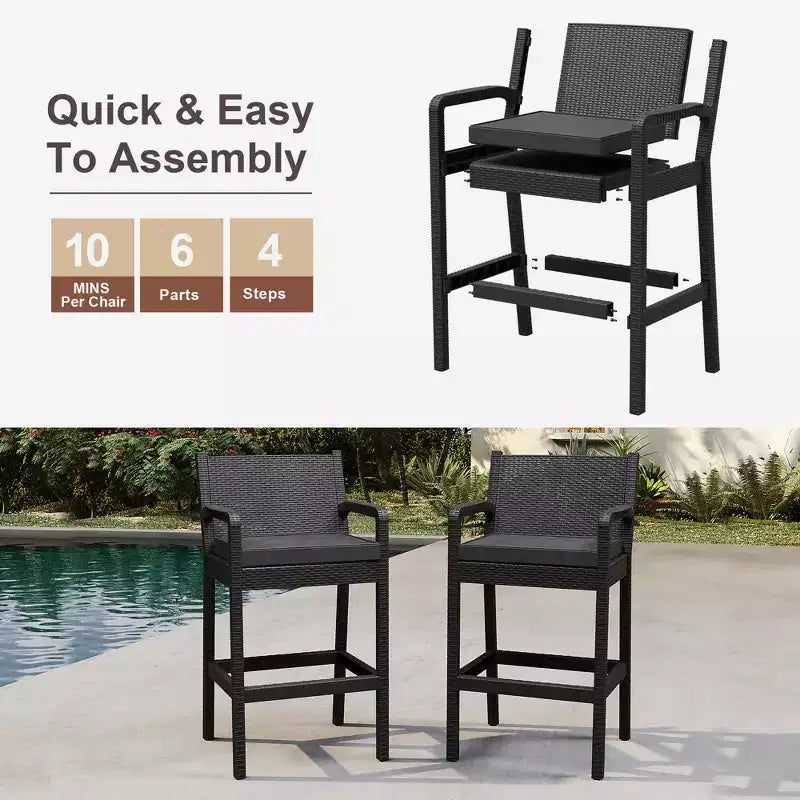 Ensemble de 2 tabourets de bar extérieurs en osier noir avec accoudoirs et coussins, chaises hautes de patio résistantes aux intempéries pour balcon, jardin, bord de piscine