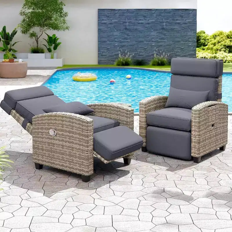 Chaise longue d'extérieur avec dossier et repose-pieds réglables à 145° - Chaise longue en rotin PE résistant aux intempéries avec coussin et table d'appoint pour piscine, terrasse et balcon