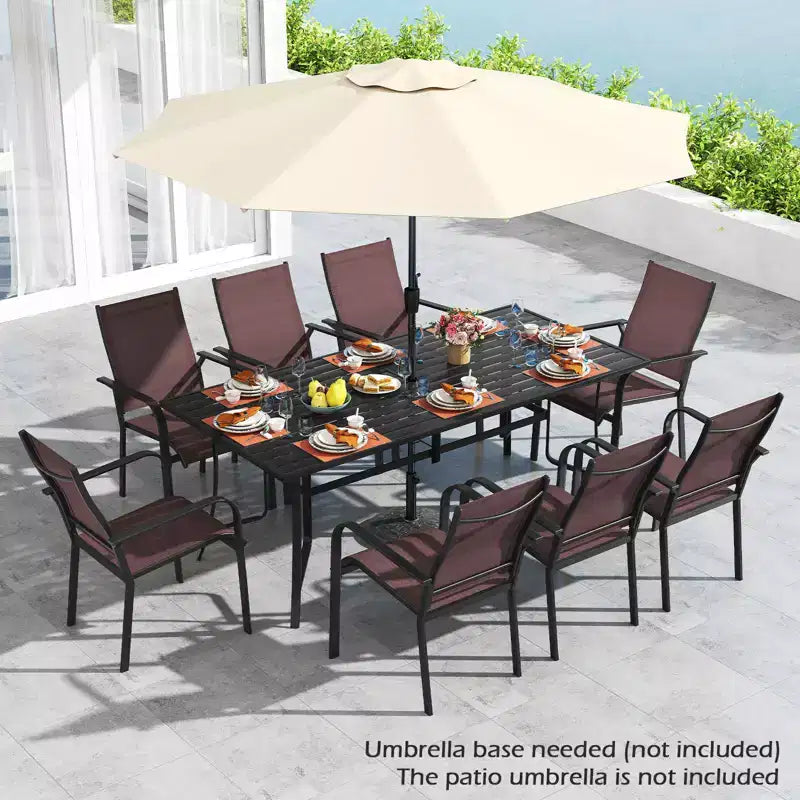 Ensemble de salle à manger Gymax 9 pièces pour patio avec table rectangulaire et chaises empilables avec trou pour parasol